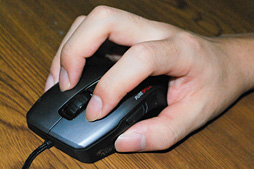 画像ギャラリー No.045のサムネイル画像 / ROCCAT「Kone Pure Optical」レビュー。光学センサー搭載の小型モデルは,小さいマウスを探している人の選択肢となるか
