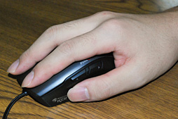 画像ギャラリー No.047のサムネイル画像 / ROCCAT「Kone Pure Optical」レビュー。光学センサー搭載の小型モデルは,小さいマウスを探している人の選択肢となるか