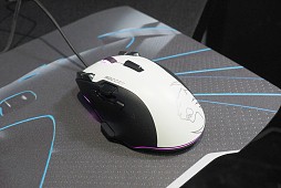画像ギャラリー No.005のサムネイル画像 / ［COMPUTEX］ROCCATの新世代フラグシップマウス「Tyon」はアナログコントローラ付き