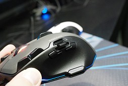 画像ギャラリー No.006のサムネイル画像 / ［COMPUTEX］ROCCATの新世代フラグシップマウス「Tyon」はアナログコントローラ付き