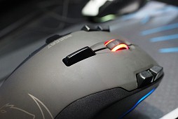 画像ギャラリー No.009のサムネイル画像 / ［COMPUTEX］ROCCATの新世代フラグシップマウス「Tyon」はアナログコントローラ付き