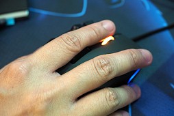 画像ギャラリー No.010のサムネイル画像 / ［COMPUTEX］ROCCATの新世代フラグシップマウス「Tyon」はアナログコントローラ付き