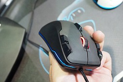 画像ギャラリー No.014のサムネイル画像 / ［COMPUTEX］ROCCATの新世代フラグシップマウス「Tyon」はアナログコントローラ付き