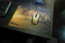 画像ギャラリー No.024のサムネイル画像 / ［COMPUTEX］ROCCATの新世代フラグシップマウス「Tyon」はアナログコントローラ付き