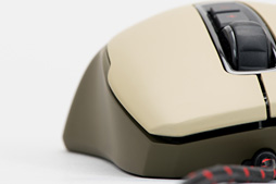 画像ギャラリー No.020のサムネイル画像 / 光学センサー搭載のROCCAT製マウス「Kone Pure Military」レビュー。カラバリの皮を被った最新世代モデルを徹底チェックする