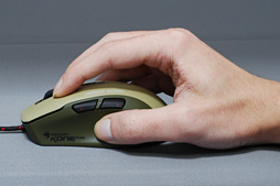 画像ギャラリー No.024のサムネイル画像 / 光学センサー搭載のROCCAT製マウス「Kone Pure Military」レビュー。カラバリの皮を被った最新世代モデルを徹底チェックする