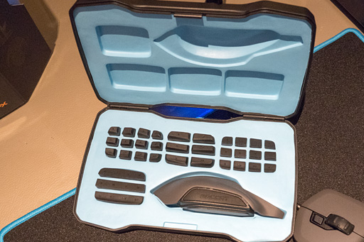 画像ギャラリー No.002のサムネイル画像 / ［gamescom］ROCCAT，左サイドボタンの数と配置をカスタマイズできるマウス「Nyth」を正式発表。マウスパッド一体型キーボードも