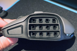 画像ギャラリー No.005のサムネイル画像 / ［gamescom］ROCCAT，左サイドボタンの数と配置をカスタマイズできるマウス「Nyth」を正式発表。マウスパッド一体型キーボードも