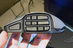 画像ギャラリー No.012のサムネイル画像 / ［gamescom］ROCCAT，左サイドボタンの数と配置をカスタマイズできるマウス「Nyth」を正式発表。マウスパッド一体型キーボードも