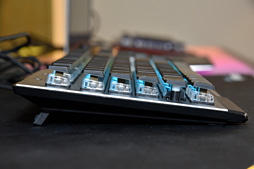 画像ギャラリー No.003のサムネイル画像 / ［COMPUTEX］デザインの方向性も命名ルールも変更したROCCAT，オリジナルキースイッチ「Titan」搭載のキーボード「Vulcan」を披露