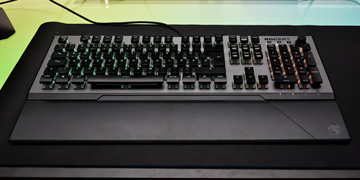 画像ギャラリー No.004のサムネイル画像 / ［COMPUTEX］デザインの方向性も命名ルールも変更したROCCAT，オリジナルキースイッチ「Titan」搭載のキーボード「Vulcan」を披露