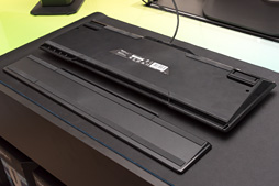 画像ギャラリー No.010のサムネイル画像 / ［COMPUTEX］デザインの方向性も命名ルールも変更したROCCAT，オリジナルキースイッチ「Titan」搭載のキーボード「Vulcan」を披露