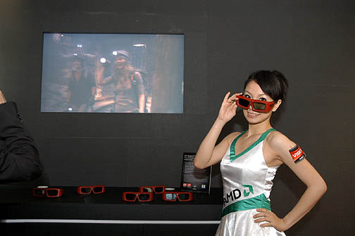 画像ギャラリー No.017のサムネイル画像 / ［COMPUTEX］AMD，ノートPC用の外付けMobility HD 5870を披露。Radeonベースの3D立体視環境も