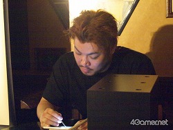 画像ギャラリー No.007のサムネイル画像 / 「サカつくDS ワールドチャレンジ2010 メディア最強チーム決定戦」で,4Gamer代表選手がゲスト解説の中西哲生氏にドキドキ大接近