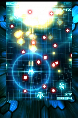 画像ギャラリー No.002のサムネイル画像 / 光と音に酔いしれる新感覚。スマートフォン向けシューティングゲーム「テクノトランサー」を紹介する「(ほぼ)日刊スマホゲーム通信」第377回