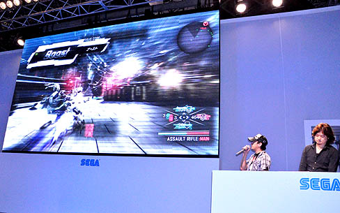 画像ギャラリー No.001のサムネイル画像 / ［TGS 2010］稲葉敦志氏と三上真司氏が「VANQUISH」の魅力をアピール！　予約特典やCMなどの詳細も明らかに