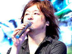 画像ギャラリー No.002のサムネイル画像 / ［TGS 2010］稲葉敦志氏と三上真司氏が「VANQUISH」の魅力をアピール！　予約特典やCMなどの詳細も明らかに