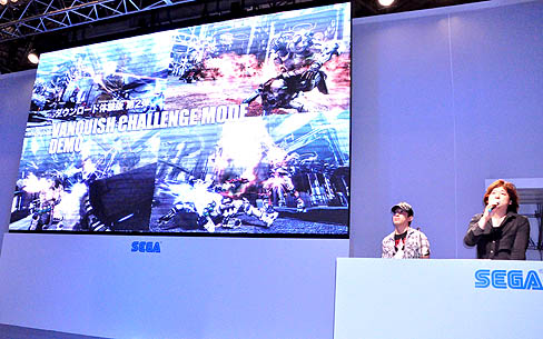 画像ギャラリー No.007のサムネイル画像 / ［TGS 2010］稲葉敦志氏と三上真司氏が「VANQUISH」の魅力をアピール！　予約特典やCMなどの詳細も明らかに