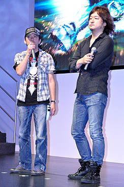 画像ギャラリー No.011のサムネイル画像 / ［TGS 2010］稲葉敦志氏と三上真司氏が「VANQUISH」の魅力をアピール！　予約特典やCMなどの詳細も明らかに