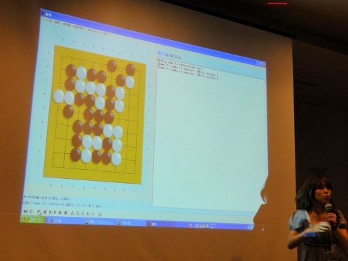 画像ギャラリー No.010のサムネイル画像 / ［CEDEC 2010］コンピュータ囲碁から学ぶAIの“賢さ”とは。「CEDEC CHALLENGE:超速碁九路盤囲碁AI対決決勝」レポート