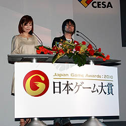 画像ギャラリー No.001のサムネイル画像 / ［TGS 2010］未来のゲーム開発者が幕張に集結。「日本ゲーム大賞」アマチュア部門授与式の模様
