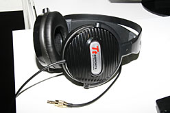 画像ギャラリー No.011のサムネイル画像 / Thermaltakeのゲーマー向けブランド「Tt eSPORTS」担当者に聞くその戦略〜一般＆プロゲーマー用の2ラインナップで勝負