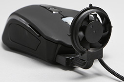 画像ギャラリー No.005のサムネイル画像 / ［COMPUTEX］Tt eSPORTSからまさかの“冷却ファン付きマウス”が登場。展示に先駆けて製品写真を撮影してみた