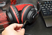 画像ギャラリー No.017のサムネイル画像 / ［COMPUTEX］Thermaltake，初のPS3＆Xbox 360対応ヘッドセットを公開。ゲーマー向けのド派手なヘッドフォンや低価格キーボードなども