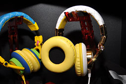 画像ギャラリー No.021のサムネイル画像 / ［COMPUTEX］Thermaltake，初のPS3＆Xbox 360対応ヘッドセットを公開。ゲーマー向けのド派手なヘッドフォンや低価格キーボードなども