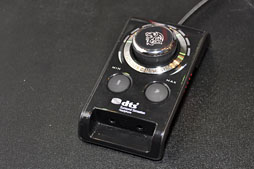 画像ギャラリー No.023のサムネイル画像 / ［COMPUTEX］Thermaltake，初のPS3＆Xbox 360対応ヘッドセットを公開。ゲーマー向けのド派手なヘッドフォンや低価格キーボードなども