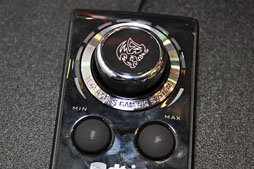 画像ギャラリー No.025のサムネイル画像 / ［COMPUTEX］Thermaltake，初のPS3＆Xbox 360対応ヘッドセットを公開。ゲーマー向けのド派手なヘッドフォンや低価格キーボードなども