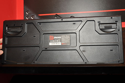 画像ギャラリー No.029のサムネイル画像 / ［COMPUTEX］Thermaltake，初のPS3＆Xbox 360対応ヘッドセットを公開。ゲーマー向けのド派手なヘッドフォンや低価格キーボードなども