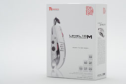 画像ギャラリー No.004のサムネイル画像 / モビルスーツっぽいかも。ThermaltakeとBMWのコラボマウス「Level 10 M」が台湾から届いたので弄ってみた 