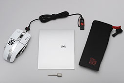 画像ギャラリー No.008のサムネイル画像 / モビルスーツっぽいかも。ThermaltakeとBMWのコラボマウス「Level 10 M」が台湾から届いたので弄ってみた 
