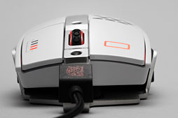 画像ギャラリー No.022のサムネイル画像 / モビルスーツっぽいかも。ThermaltakeとBMWのコラボマウス「Level 10 M」が台湾から届いたので弄ってみた 
