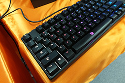 画像ギャラリー No.003のサムネイル画像 / Tt eSPORTS,フルカラーLED搭載のゲーマー向けキーボード「POSEIDON Z RGB」を国内初披露。7月発売で想定売価は1万3000円程度に