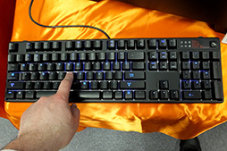 画像ギャラリー No.006のサムネイル画像 / Tt eSPORTS,フルカラーLED搭載のゲーマー向けキーボード「POSEIDON Z RGB」を国内初披露。7月発売で想定売価は1万3000円程度に