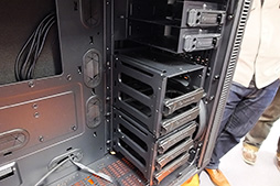 画像ギャラリー No.012のサムネイル画像 / Tt eSPORTS,フルカラーLED搭載のゲーマー向けキーボード「POSEIDON Z RGB」を国内初披露。7月発売で想定売価は1万3000円程度に