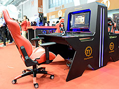 ［COMPUTEX］Tt eSPORTSはどこへ行く？ 巨大なゲーム用デスクとチェアを堂々展示