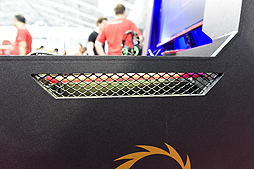 画像ギャラリー No.003のサムネイル画像 / ［COMPUTEX］Tt eSPORTSはどこへ行く？ 巨大なゲーム用デスクとチェアを堂々展示