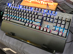 ［CES 2017］正式発表前のゲーマー向けキーボードを複数目撃。Thermaltakeブースレポート