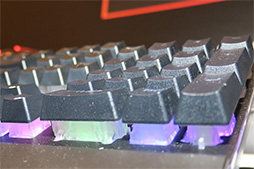 画像ギャラリー No.005のサムネイル画像 / ［CES 2017］正式発表前のゲーマー向けキーボードを複数目撃。Thermaltakeブースレポート