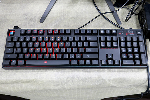 画像ギャラリー No.009のサムネイル画像 / Tt eSPORTSのゲーマー向けチェアは椅子で寝るクセのある人向け? Thermaltakeのイベントでゲーマー向け新製品をチェックしてきた