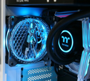 画像ギャラリー No.013のサムネイル画像 / 初音ミクコラボのTt eSPORTS製ゲームデバイスが9月10日にTSUKUMOで発売。「マジカルミライ2018」で展示予定