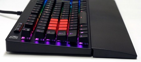 画像ギャラリー No.004のサムネイル画像 / Tt eSPORTSブランドのメカニカルキーボード2種4製品が国内発売。TTC製スイッチ搭載