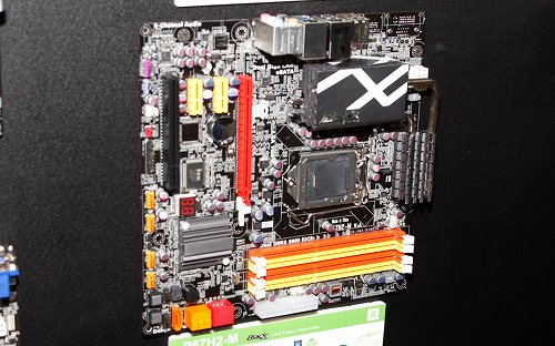 画像ギャラリー No.006のサムネイル画像 / ［COMPUTEX］Sandy Bridge対応のIntel 6マザーボードを各社が展示