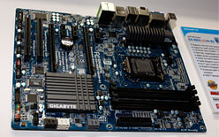 画像ギャラリー No.002のサムネイル画像 / ［CeBIT］「Intel Z68 Express」で，Sandy Bridge統合型グラフィックスと単体GPUはどのように動くのか。カギを握るのはあの企業
