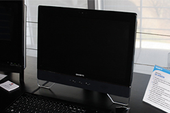 画像ギャラリー No.010のサムネイル画像 / ［CeBIT］Intel，単体GPUとSandy Bridge側GPUコアの併用を可能にするGPU仮想化技術「Virtu GPU Virtualization」をアピール