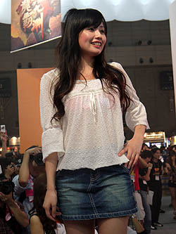 画像ギャラリー No.005のサムネイル画像 / ［TGS 2010］水着ショーと「DIVINA」ほとんど関係ねぇー！　5本のガマニアステージイベントをまとめて紹介