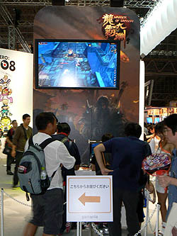 画像ギャラリー No.009のサムネイル画像 / ［TGS 2010］水着ファッションショーは大混雑必至！　人気タイトルは30〜45分待ちのガマニアブース混雑度調査レポート